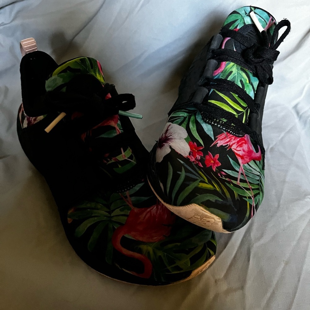 B PARADISE~Tropical Floral Black Sneakers~8 - Picture 8 of 8